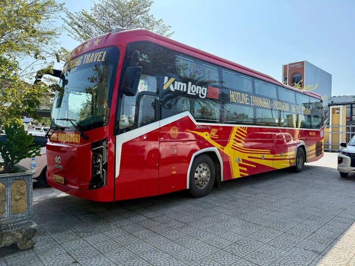 Chiếc xe khách vi phạm bị phát hiện, xử lý