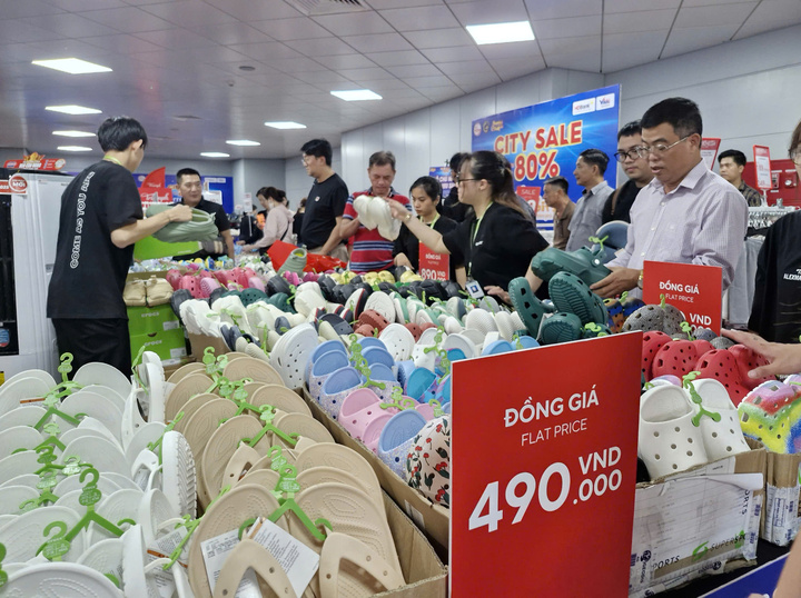 TP.HCM kêu gọi các doanh nghiệp bình tĩnh, chia sẻ trách nhiệm ổn định thị trường, hỗ trợ người tiêu dùng.