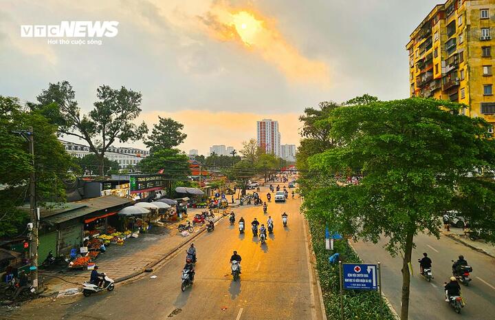 Những ngày giữa tháng 3, Hà Nội nắng 27-28°C. (Ảnh: Minh Quang)