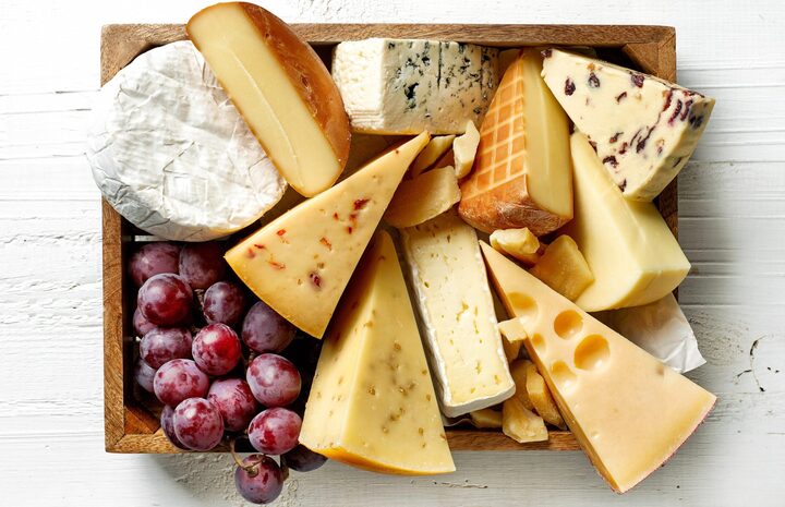 Tại Pháp, thưởng thức các loại phô mai nặng mùi như một cách đánh dấu sự trưởng thành. (Ảnh: ShutterStock)