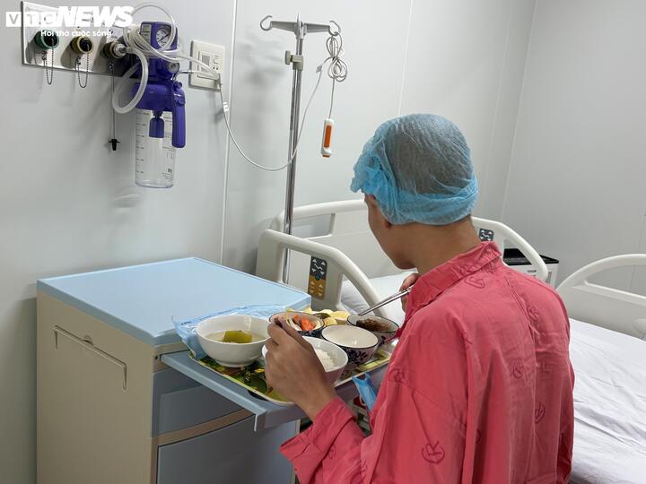 Mỗi người bệnh có chế độ ăn riêng tuỳ thuộc vài tình trạng sức khoẻ.