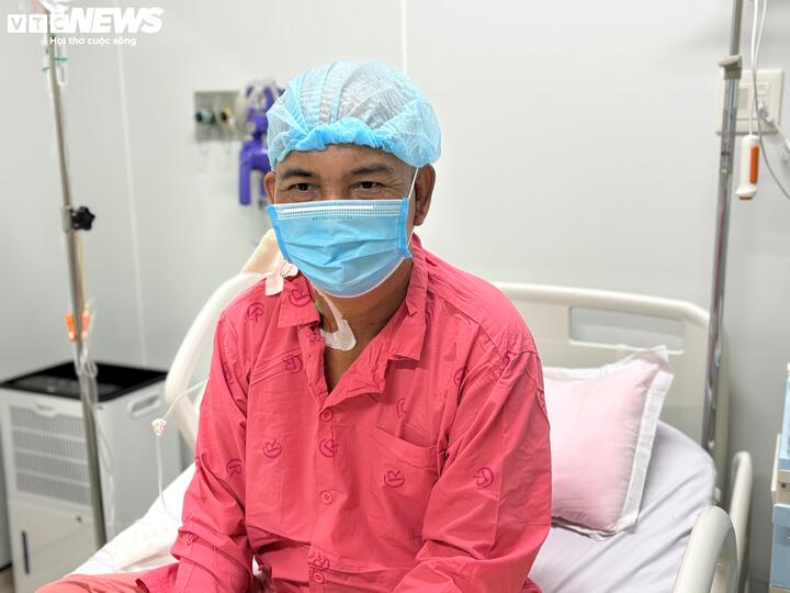 Ông Huỳnh Trọng Nghĩa đã nhập viện 3 tuần, trải qua nhiều gia đoạn điều trị, sức khoẻ ông được đánh giá tiến triển tốt.