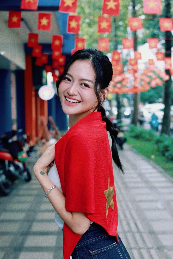 Sinh năm 1995, Thuỳ Anh là gương mặt quen thuộc trên màn ảnh VTV. Cô để lại ấn tượng trong loạt tác phẩm như "Cả một đời ân oán", "Tình yêu và tham vọng", "Đừng nói khi yêu", "Chúng ta của 8 năm sau"…