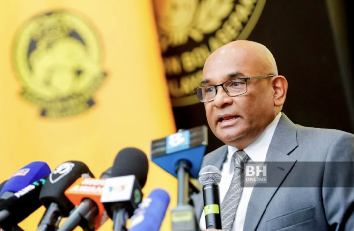 Tổng thư ký Liên đoàn bóng đá châu Á tại cuộc họp báo của FAM và AFC. (Nguồn: BH Online)