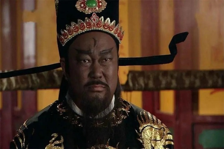 Vai Bao Công trên phim truyền hình do diễn viên Kim Siêu Quần đảm nhận.