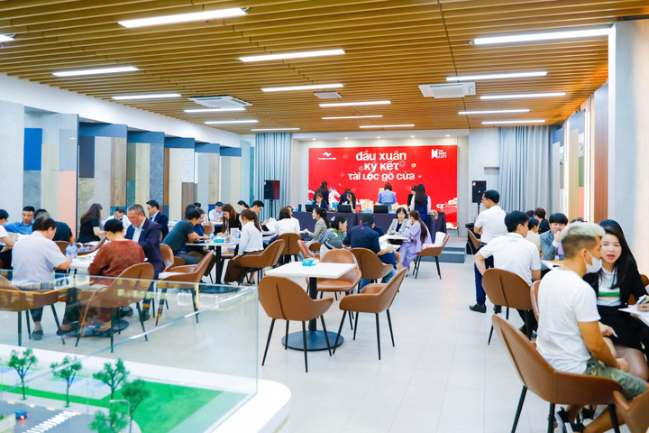 The Win City pháp lý vững vàng – khách mua sẵn sàng ký hợp đồng mua bán.