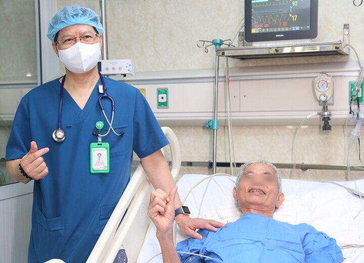 Nam bệnh nhân 64 tuổi mắc ung thư gan được ghép gan từ lá gan người mắc amyloidosis.