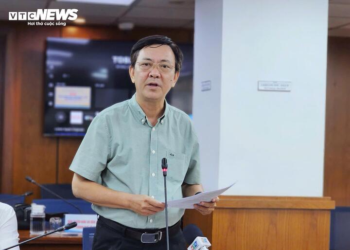 Ông Lý Thanh Long, Chánh Văn phòng Sở Xây dựng TP.HCM thông tin tại buổi họp báo.