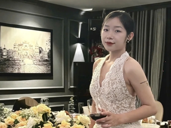 Nhan sắc rạng rỡ của Linh trước khi gặp biến cố sức khỏe. (Ảnh: NVCC)