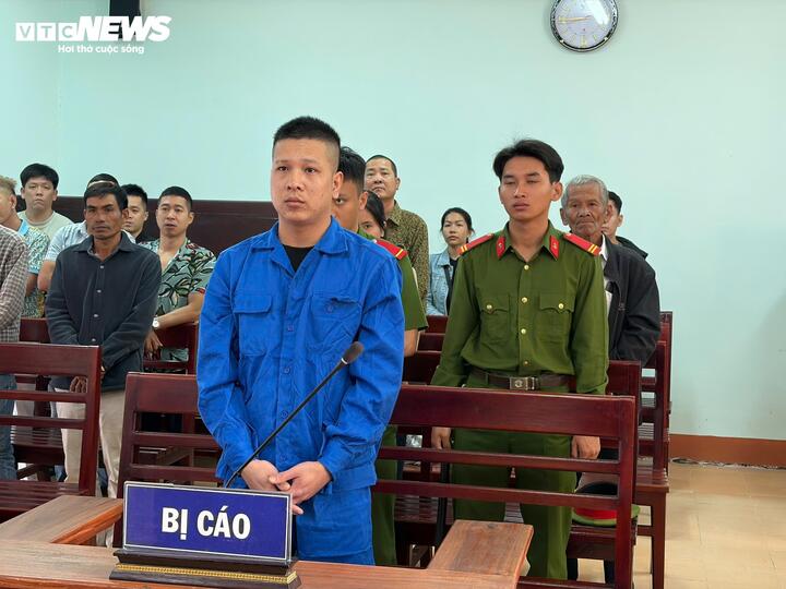 Bị cáo Lê Đức Hạnh bị tuyên phạt 12 tháng tù do hành hung CSGT đang điều tiết giao thông trong đợt mưa lũ lịch sử ở Huế năm 2025.