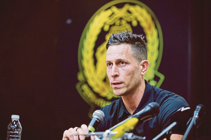 Giám đốc điều hành đội tuyển quốc gia Rob Friend khẳng định cuộc chiến vẫn còn tiếp diễn. (Nguồn: New Straits Times)