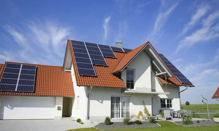 Giải pháp điện mặt trời áp mái cho nhà ở hiện đại tại Việt Nam. (Ảnh: Hoa Nam)