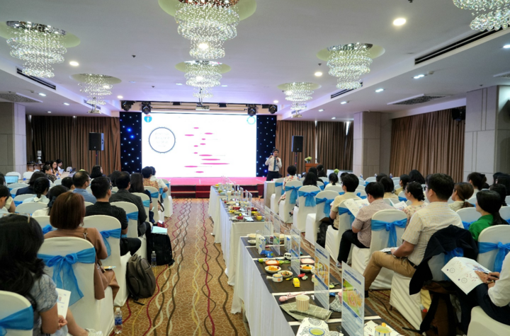 Cán bộ y tế khoa Nhi, khoa Thần Kinh, khoa Dinh dưỡng tại các bệnh viện khu vực phía Nam dự buổi tập huấn.