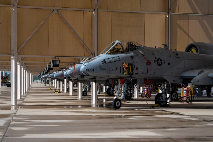 Các máy bay A-10 “Warthog” đỗ tại căn cứ không quân Davis-Monthan ở Tucson, bang Arizona, năm 2022. (Ảnh: Ash Ponders/WSJ)