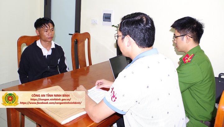 Nông Văn Hải tại cơ quan công an. (Ảnh: Công an tỉnh Ninh Bình)