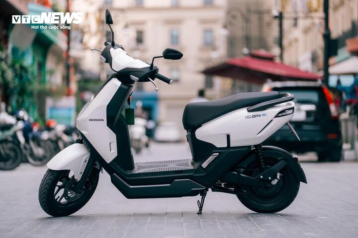 Honda ICON e: có thiết kế lý tưởng cho di chuyển trong đô thị chật hẹp. (Ảnh: Hùng Cường)