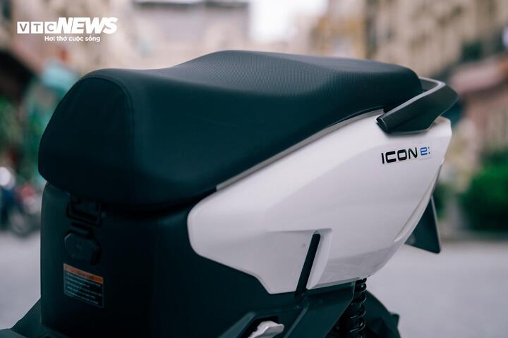 Xe có chiều cao yên thấp và trọng lượng nhẹ. (Ảnh: Hùng Cường)
