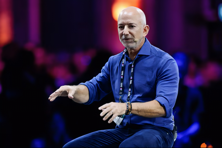 Jeff Bezos phát biểu tại Italian Tech Week 2025 ở Turin, Italy. (Nguồn: Reuters)