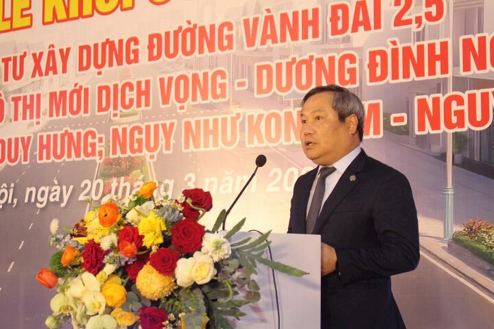 Chủ tịch UBND thành phố Hà Nội Vũ Đại Thắng phát biểu tại lễ khởi công. (Ảnh: Tuấn Lương)