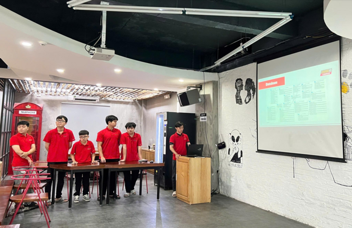 Một buổi bảo vệ dự án của học viên Aptech cơ sở 285 Đội Cấn, Hà Nội.