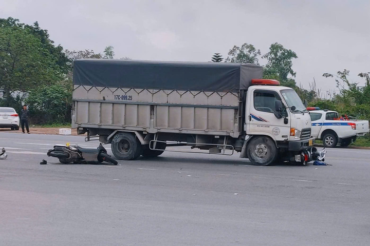 Vụ tai nạn tại Ninh Bình làm 2 người tử vong hôm 20/3.