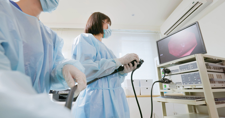 Coi thường dấu hiệu vì stress, người trẻ đối mặt ung thư đại trực tràng. (Ảnh minh họa)