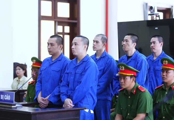 Các bị cáo tại phiên toà. (Ảnh: Huỳnh Du)