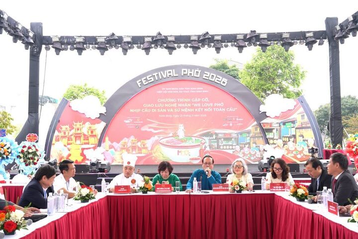 Đại diện Hiệp hội Văn hóa Ẩm thực Việt Nam chia sẻ câu chuyện di sản, trong đó có Phở.