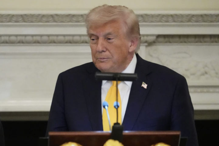 Ông Trump xem xét "thu hẹp" cuộc chiến với Iran, đồng thời để các quốc gia khác kiểm soát eo biển Hormuz. (Nguồn: AP)