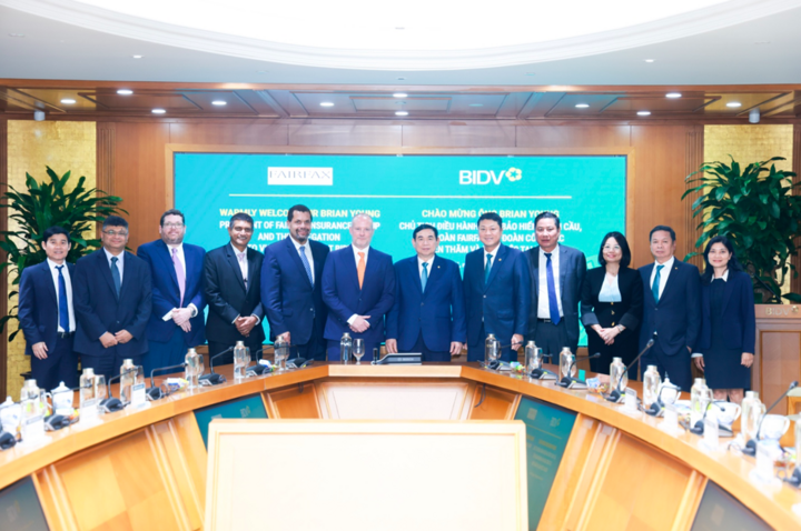 Đại diện lãnh đạo FairFax làm việc tại BIDV.