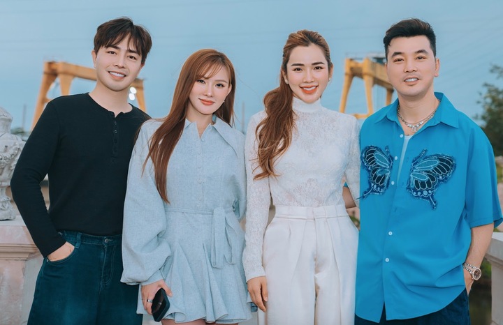 Gia đình Ưng Hoàng Phúc và Thu Thủy giữ mối quan hệ thân thiết.