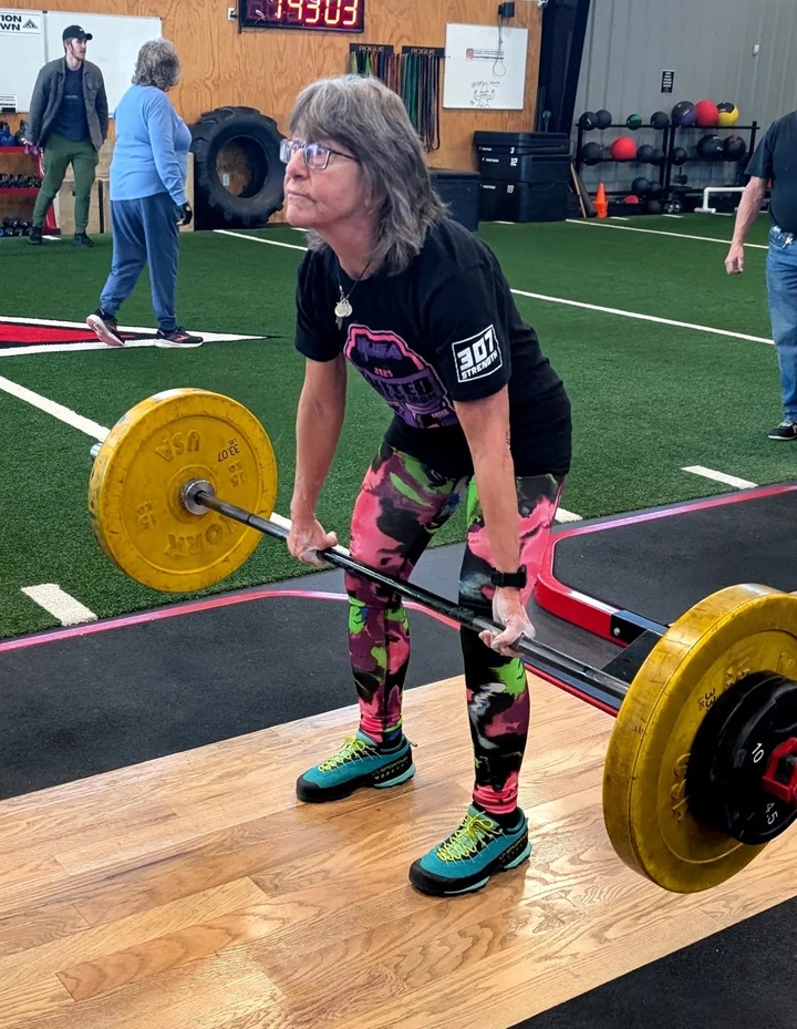 Ở tuổi 68, bà Suzanne Luhr đã vượt qua những chấn thương trong quá khứ và trở thành nhà vô địch cử tạ.