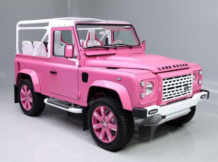 Defender 90 màu hồng 'độc lạ' lên sàn, giá bán gây tò mò - 1