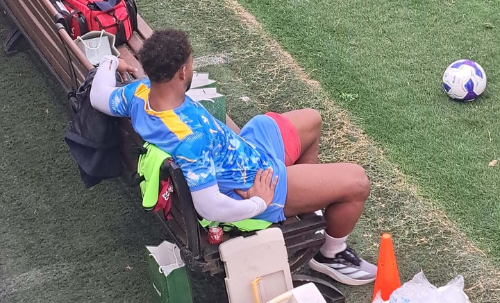 Xuân Son gặp chấn thương nhẹ.