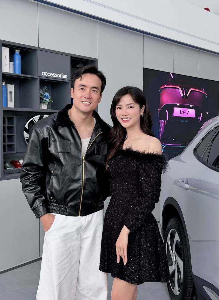 Cô kết hôn với diễn viên Anh Tuấn. Cả hai cùng góp mặt trong "Không giới hạn".