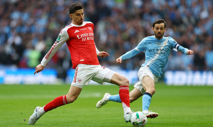 Cơ hội nguy hiểm nhất của hiệp 1 bị Havertz và Saka bỏ lỡ. (Ảnh: Reuters)