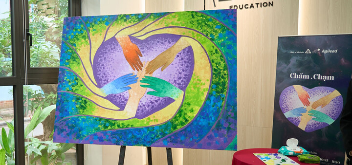 Bức tranh cộng đồng do họa sĩ Trương Vũ Trung khởi xướng.