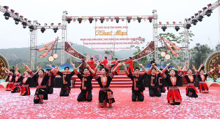 Những tiết mục nghệ thuật tại lễ khai mạc ngày hội Văn hóa, thể thao các dân tộc xã Điền Xá lần thứ I - Chợ phiên văn hóa vùng cao Hà Lâu năm 2026.