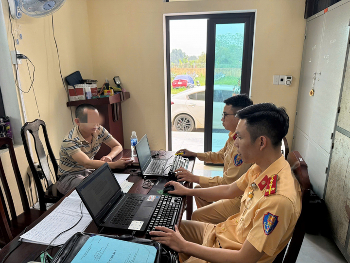 Điều tra vụ 3 đối tượng gây rối, vu khống CSGT để trốn tránh xử lý nồng độ cồn - 3