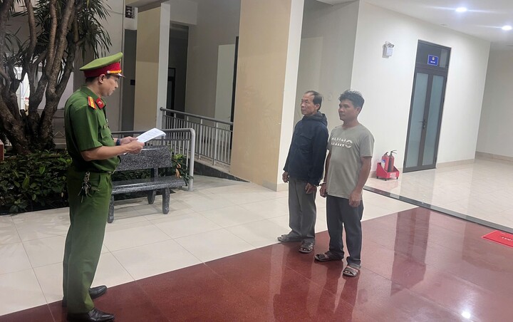 Dương Phú Đây và Lê Văn Ngọc bị khởi tố. (Ảnh: C.A)