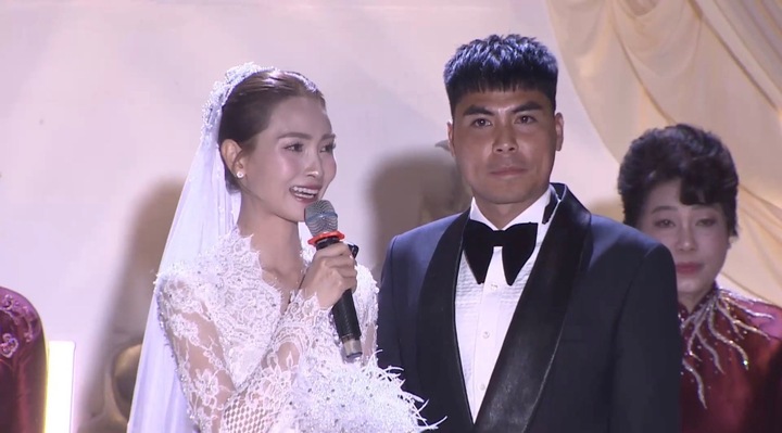 MC Huyền Trang nghẹn ngào chia sẻ về chuyện tình có nhiều trắc trở với cầu thủ Đức Huy.