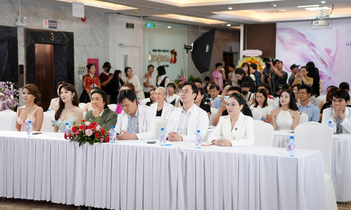 “Hành trình lột xác” mùa 7 trở lại với thông điệp 'sống một đời rực rỡ'.