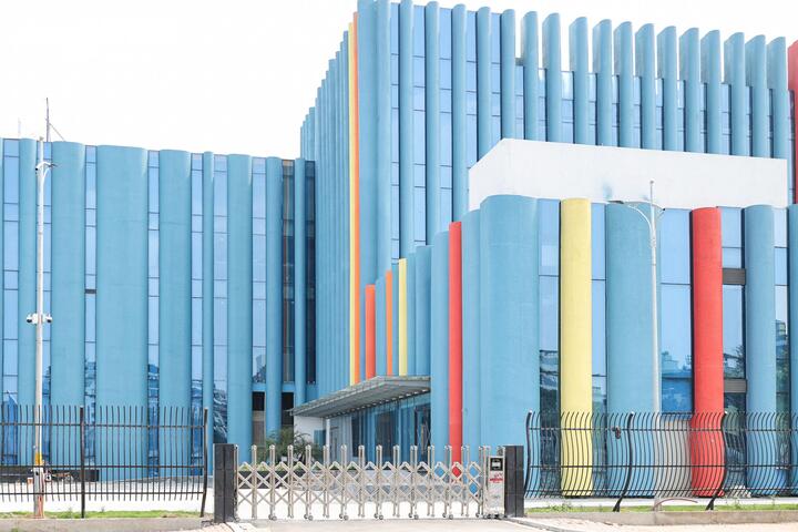 Ông Trần Hải (phường Cầu Giấy) cho biết Nhà hát Tuổi Trẻ cơ sở 1 trên phố Ngô Thì Nhậm đã hoạt động từ lâu, có nhiều vở diễn hay, sáng đèn thường xuyên, nhưng khán phòng nhỏ, chỗ ngồi khá chật. Ông kỳ vọng Nhà hát Tuổi Trẻ cơ sở 2 sớm hoàn thành để người yêu nghệ thuật có thêm không gian thưởng thức.