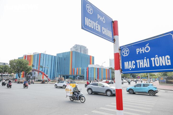 Nhà hát Tuổi Trẻ cơ sở 2 tọa lạc tại khu đô thị Nam Trung Yên (Hà Nội), do Bộ Văn hóa, Thể thao và Du lịch làm chủ đầu tư, đang dần hình thành sau thời gian dài thi công trên quỹ đất được thành phố giao.