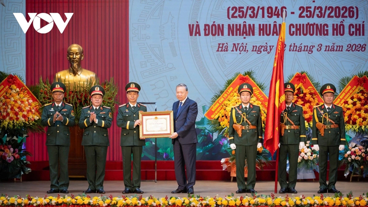 Tổng Bí thư Tô Lâm trao tặng Huân chương Hồ Chí Minh cho Binh chủng Công binh.