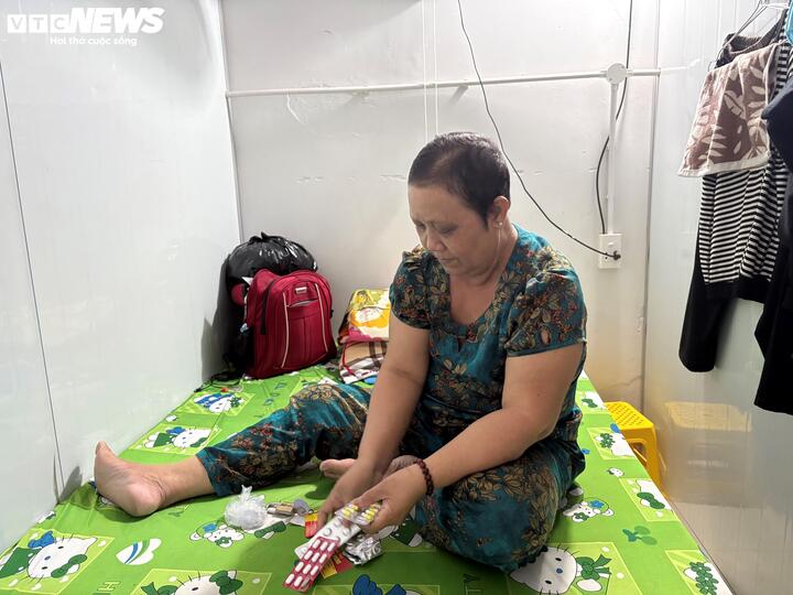 Căn phòng trọ với giá 100.000 đồng/ngày.