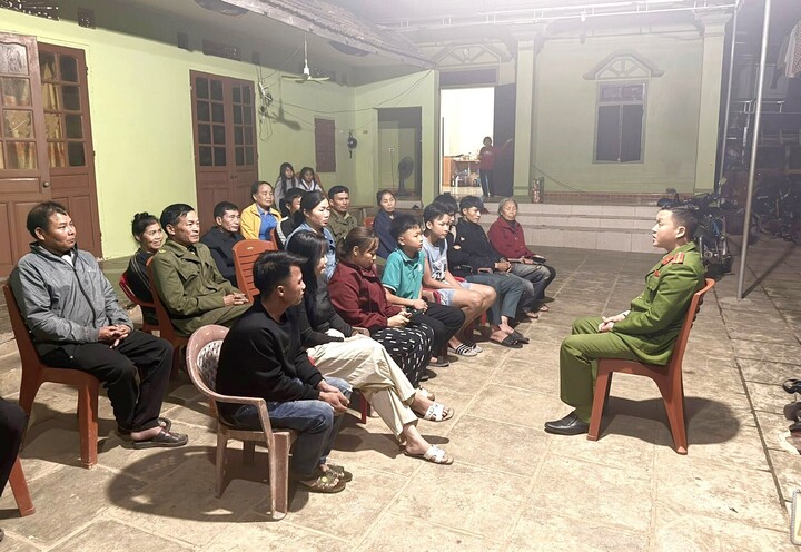 Từ những nhắc nhở nhỏ, ý thức của người dân dần thay đổi, góp phần giữ ổn định an ninh trật tự ngay từ cơ sở. (FBNV)