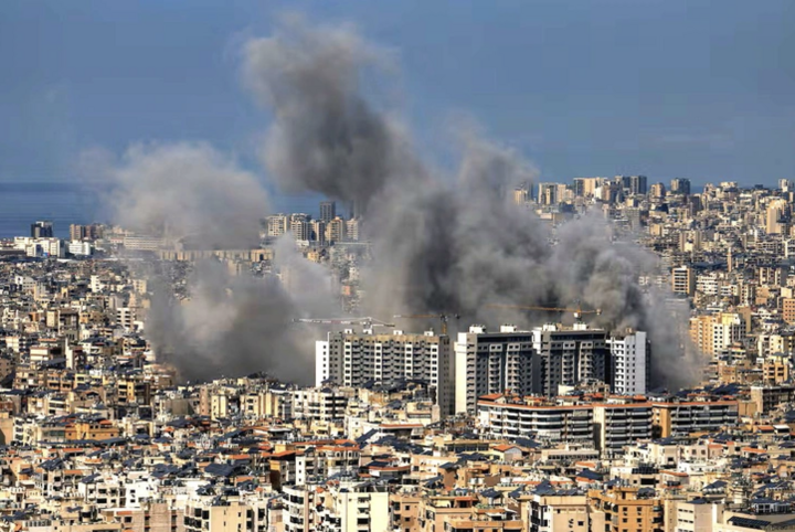 Khói bốc lên sau sự leo thang căng thẳng giữa Hezbollah và Israel. (Ảnh: Reuters)