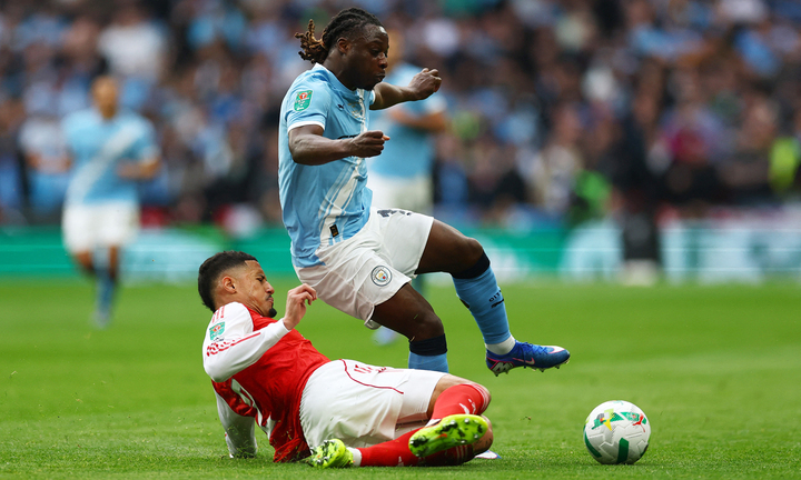 Doku và Semenyo bị kèm chặt. (Ảnh: Reuters)