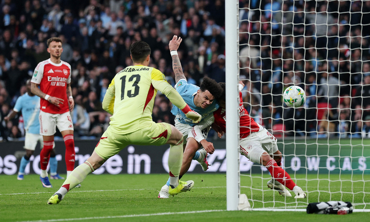 Sai lầm của thủ môn Kepa là bước ngoặt giúp Man City mở ra chiến thắng. (Ảnh: Reuters)